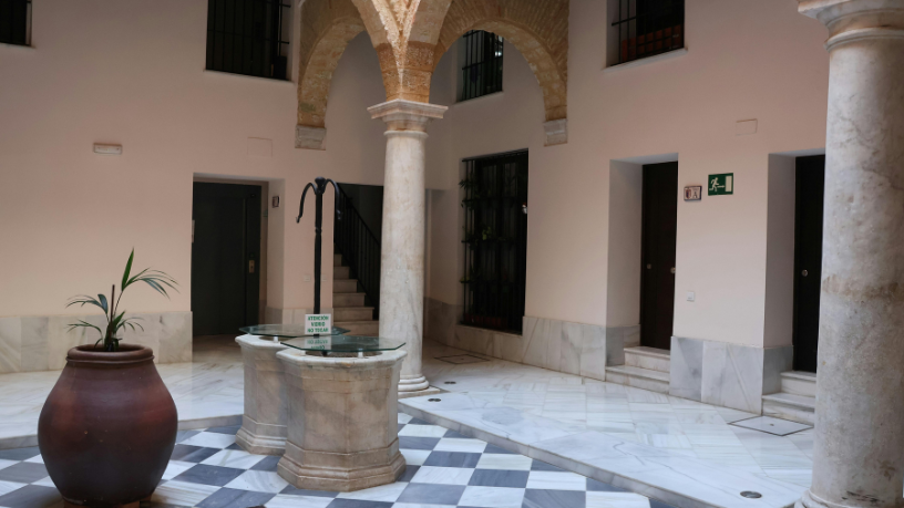 A memória histórica andaluza entre ruínas e cidades vivas com Leonardo Rocha de Almeida.